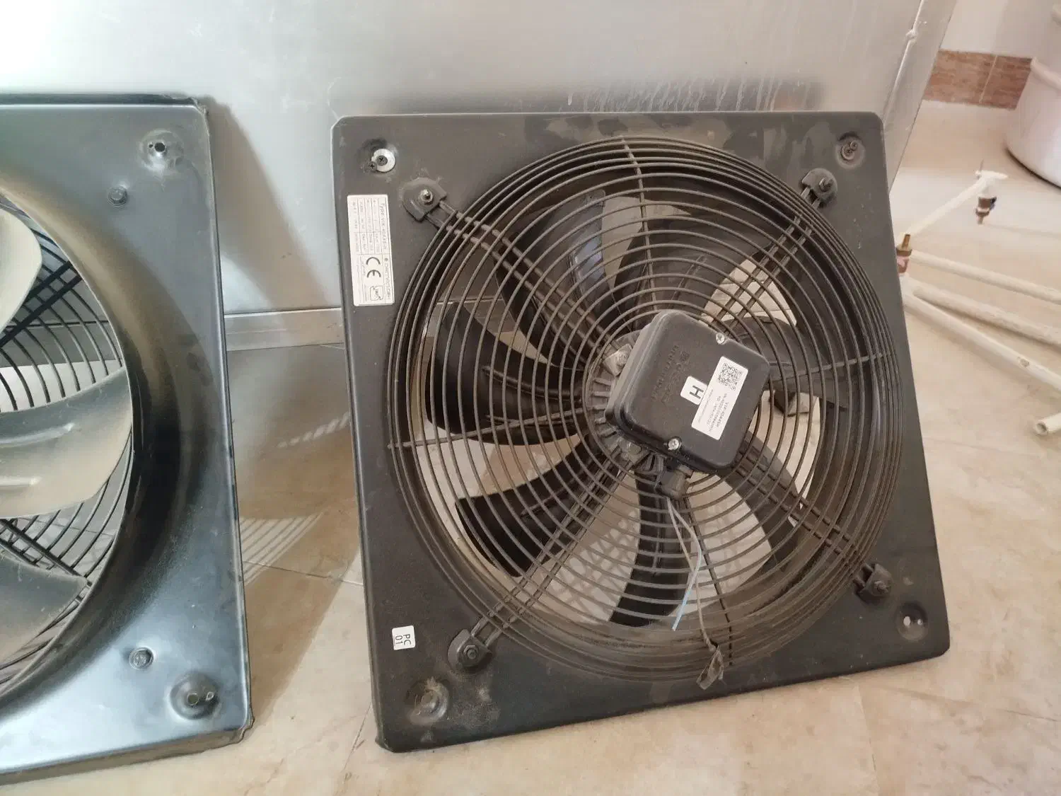 فن مکنده بسیارقوی درحدنو|پنکه و تصفیه‌کنندهٔ هوا|بندر کنگان, |دیوار