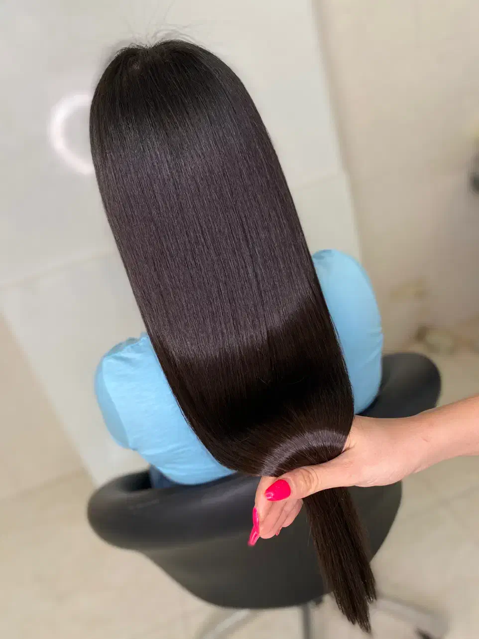 مدل کراتین برای تولید محتوا|خدمات آرایشگری و زیبایی|فولادشهر, B4|دیوار