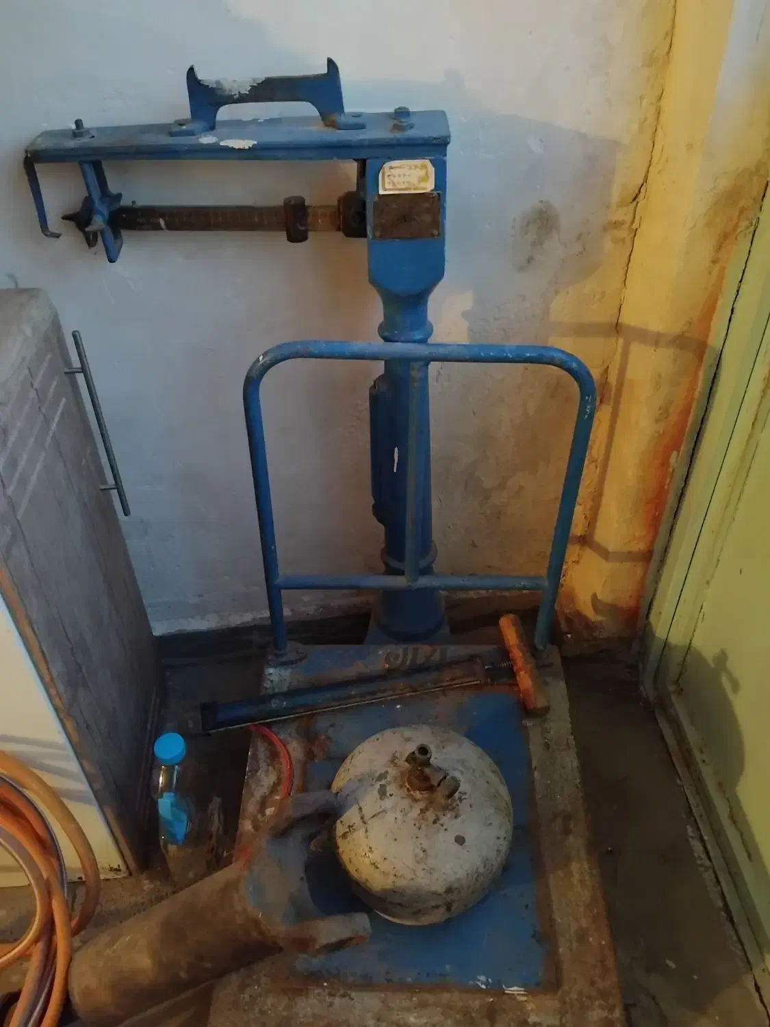 ترازو|ابزارآلات|میانه, |دیوار