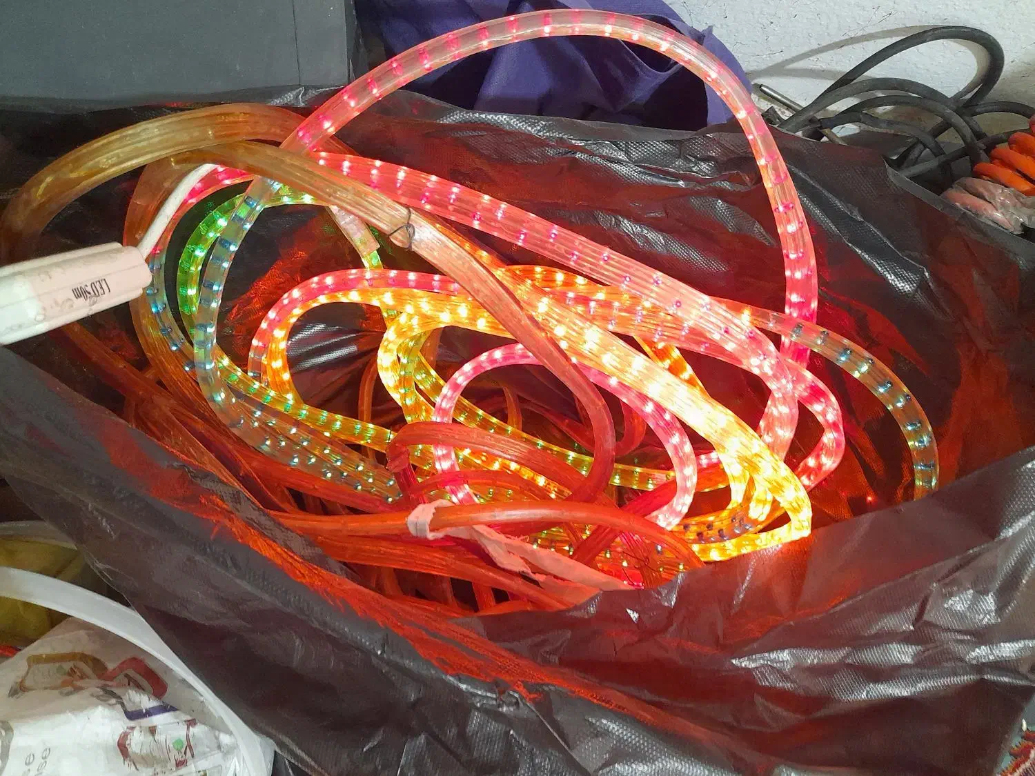 ریسه نور رنگی ۱۵ متر لوستر یک عدد رگال سه عدد|ریسه و چراغ تزئینی|شیراز, عفیفآباد|دیوار