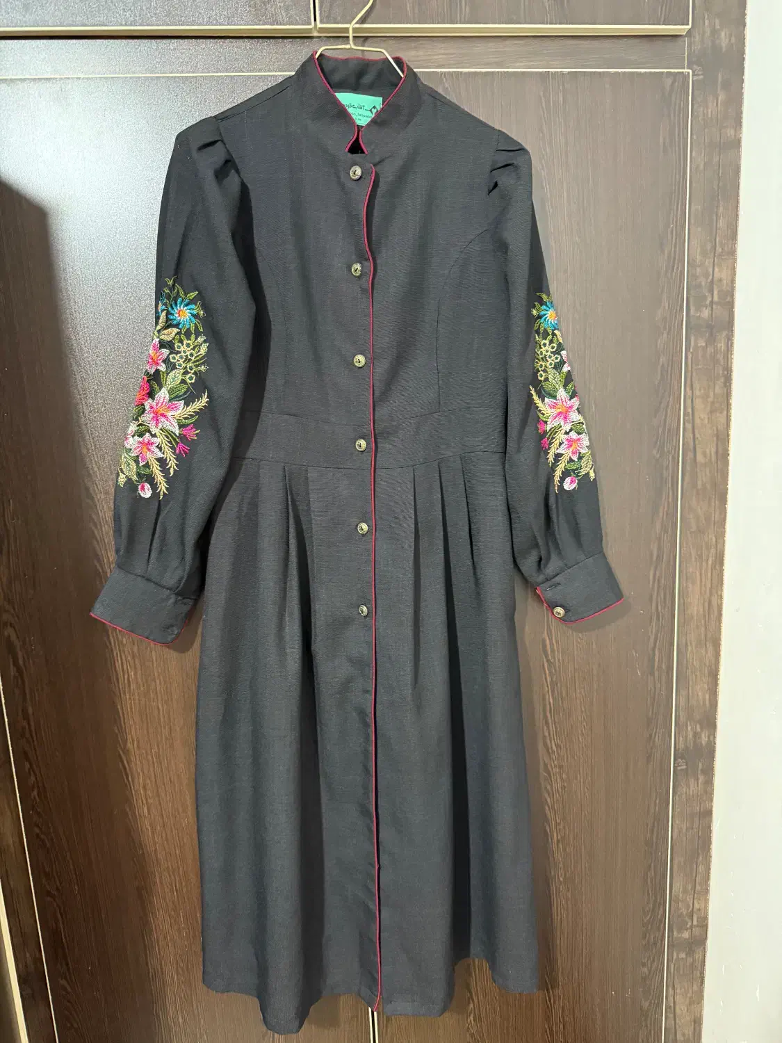 مانتو|لباس|صدرا-فارس, فاز ۱|دیوار