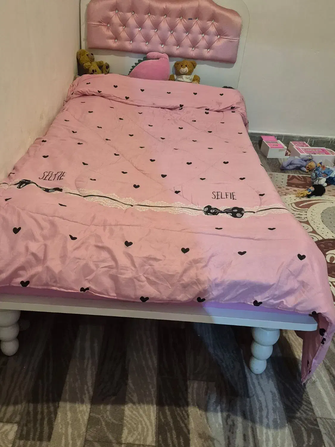 تخت آپادانا بسیار محکم و بسیار تمیز|تخت و سرویس خواب|محمدشهر, زیبادشت|دیوار