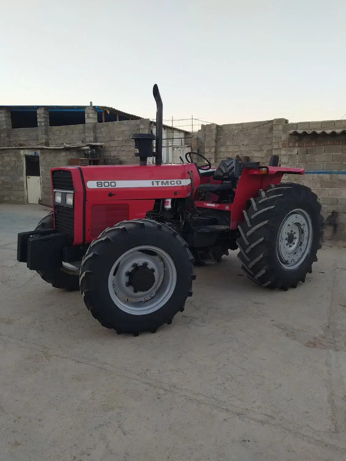 تراکتور ۸۰۰ مدل ۹۰|خودرو سنگین|سقز, |دیوار