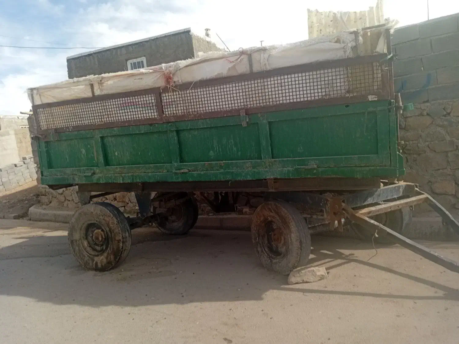 تریلی چهار چرخ وگاواهن|ماشین‌آلات صنعتی|باوله, |دیوار