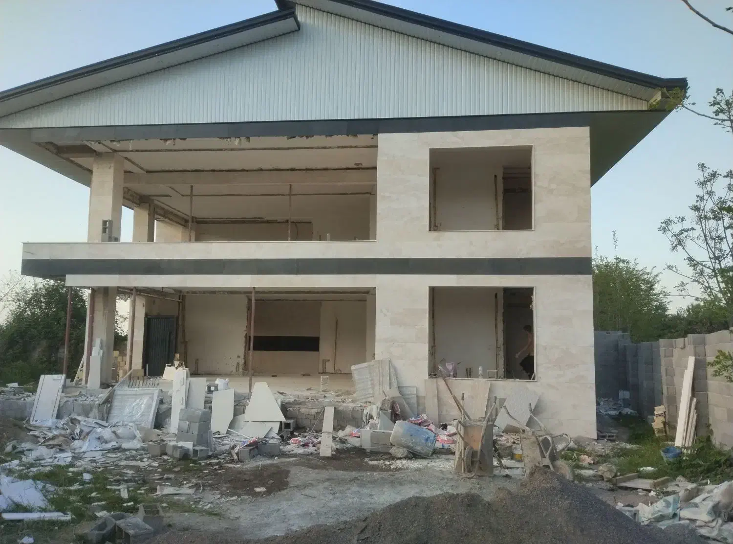 کارگر ساده کاشی کاری|استخدام معماری، عمران و ساختمانی|گوراب زرمیخ, |دیوار