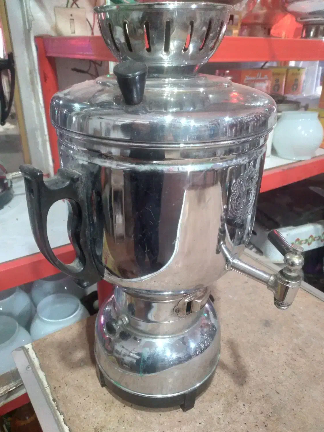 سماور گازی در حد نو تمیز|سماور، چای‌ساز، قهوه‌ساز|میانه, |دیوار