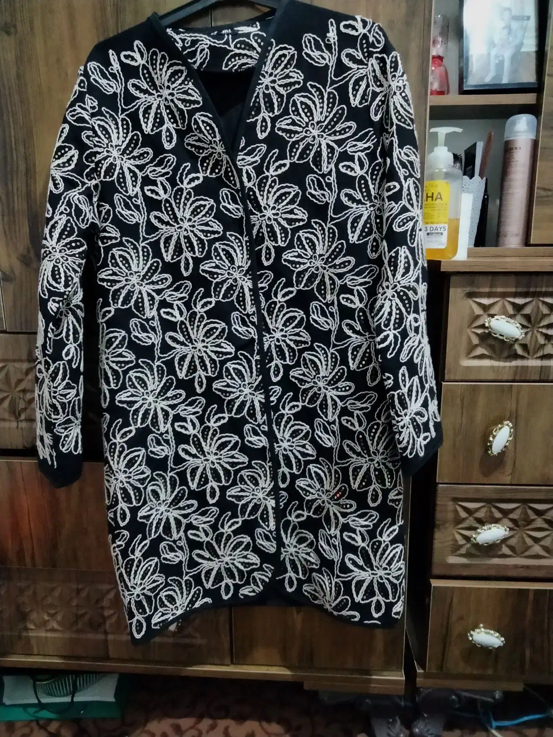 مانتو|لباس|قم, ولیعصر|دیوار