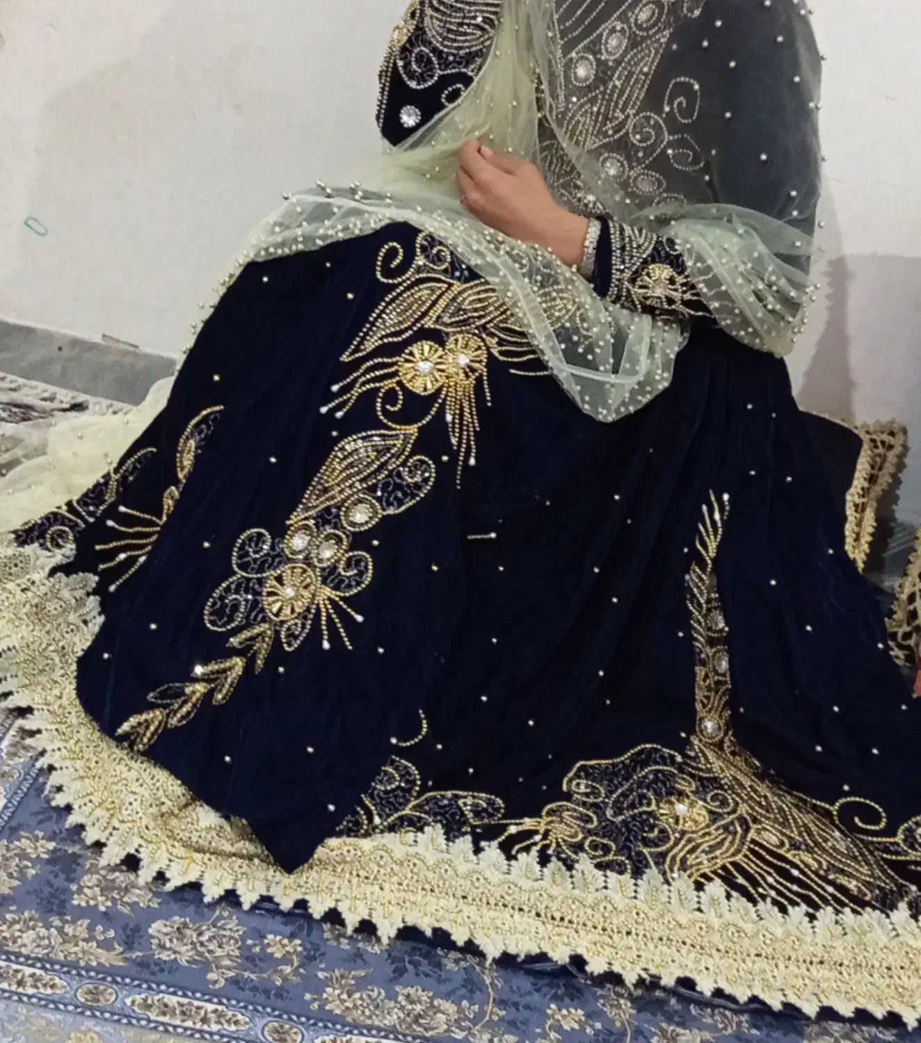 لباس بامینا|لباس|لردگان, |دیوار