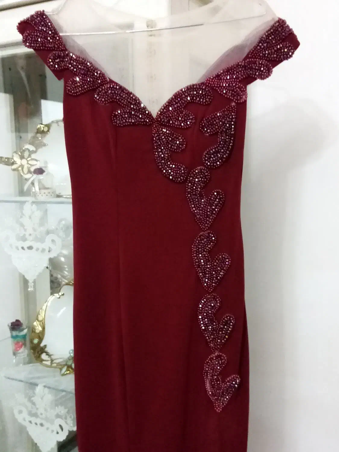 لباس مجلسی|لباس|زبرخان, |دیوار