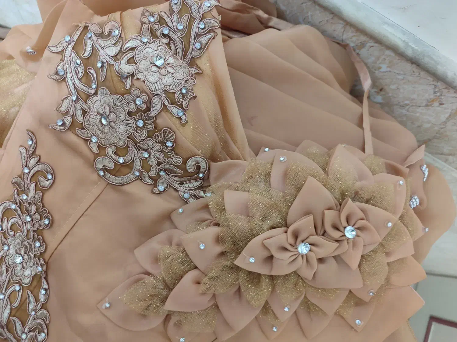 لباس عروس یا عقد|لباس|قم, شهر قائم|دیوار