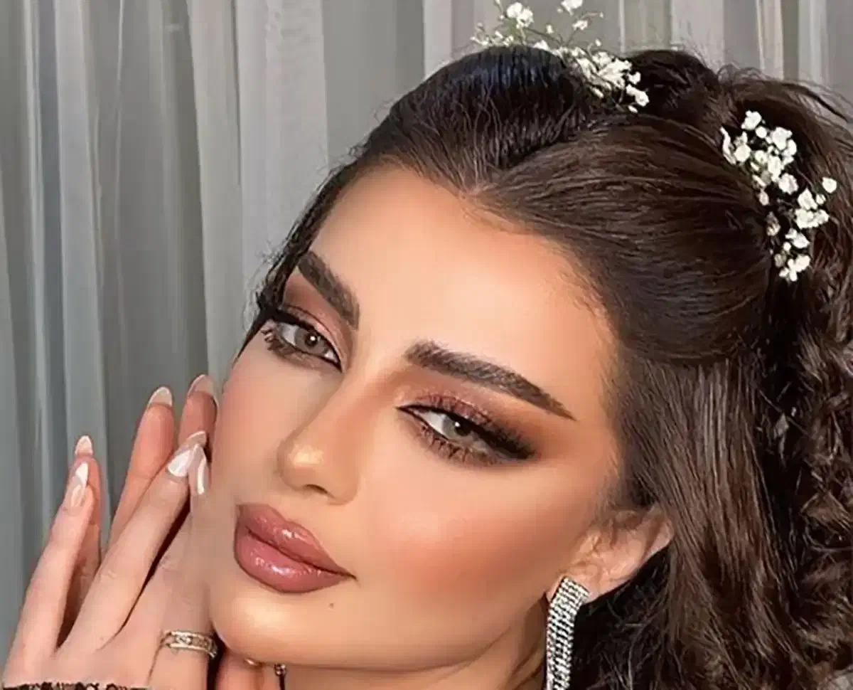 عروس نامزدی عقد محفلی آرایش صورت و مو پدیکور|خدمات آرایشگری و زیبایی|اصفهان, سرچشمه|دیوار