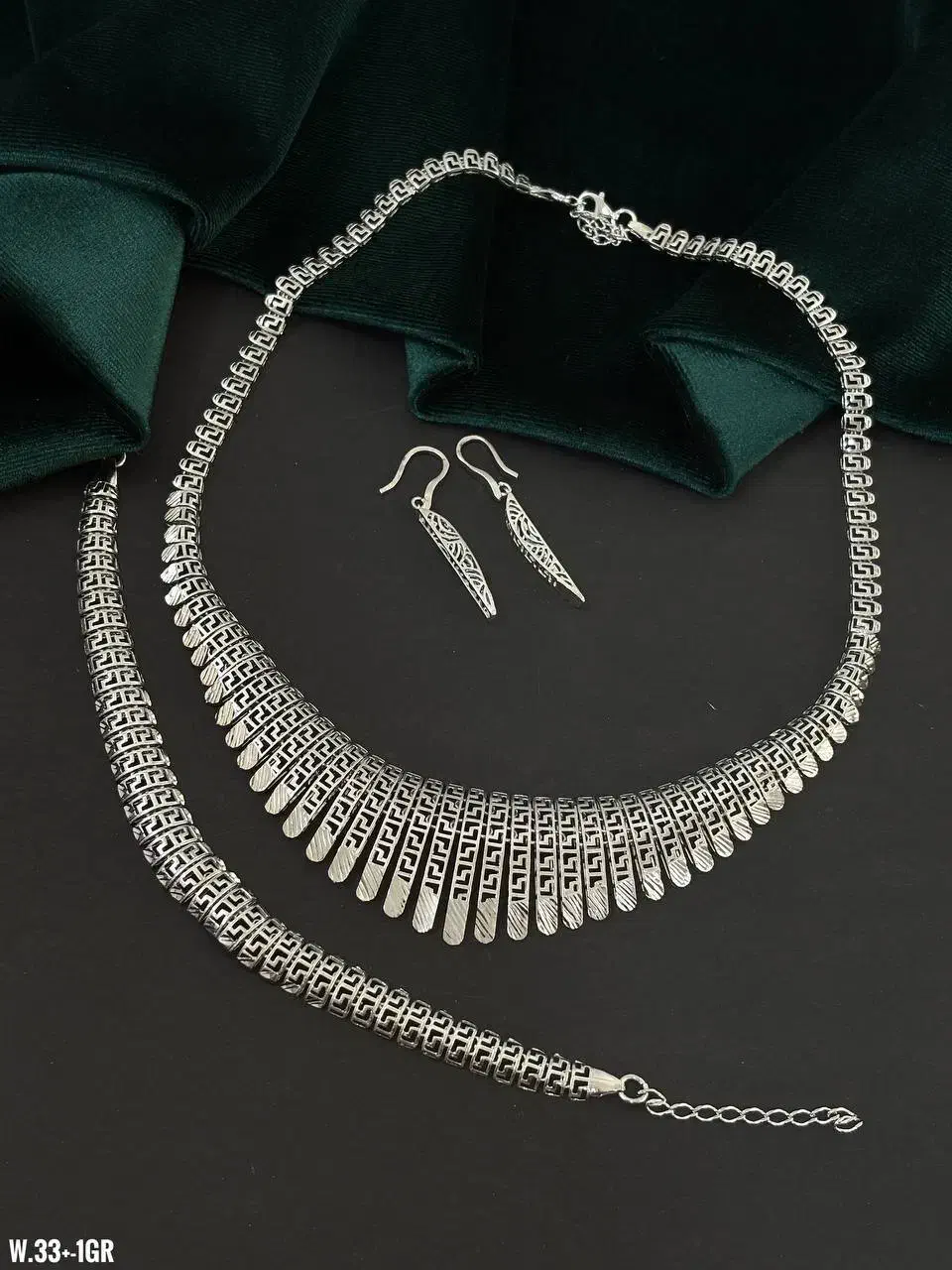 ست نقره مدل زیتونی و کارتیر با ساعت نقره|بدلیجات|تبریز, |دیوار