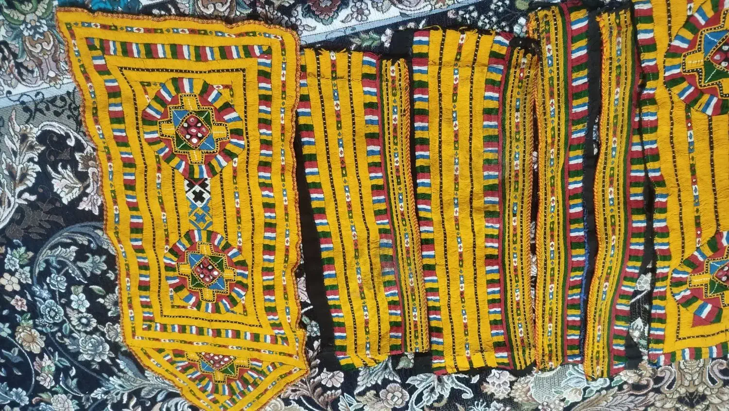 زی سرگدی بزرگسال|لباس|ایرانشهر, |دیوار