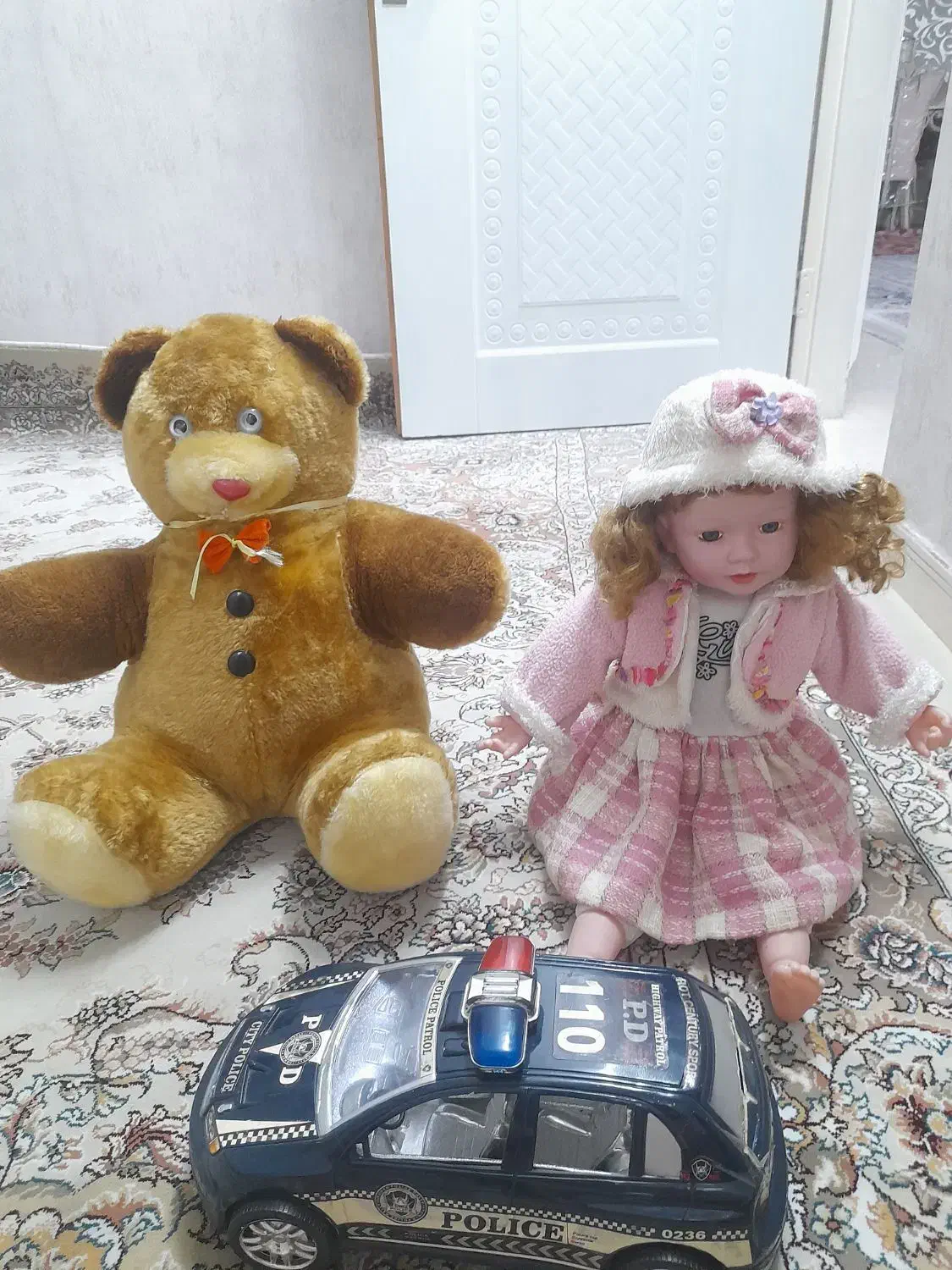 عروسک ،ماشین|اسباب‌بازی بچه|ری, جوانمرد قصاب|دیوار