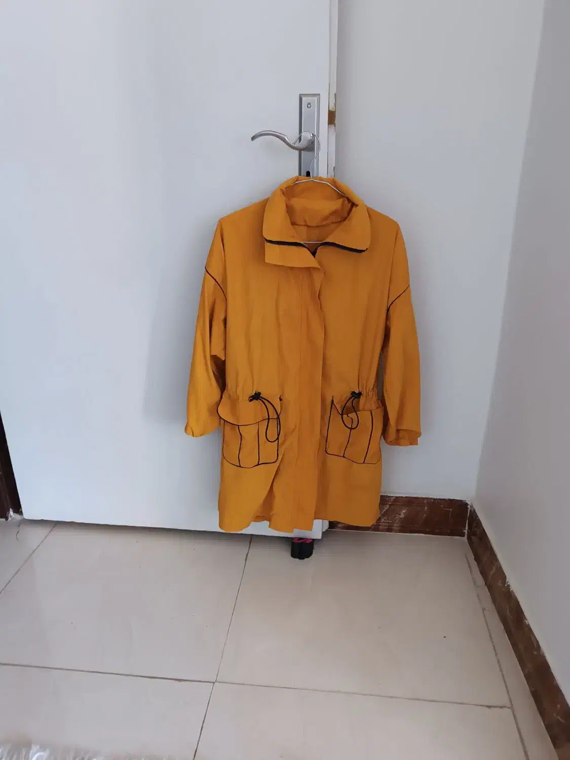 مانتو پاییزه|لباس|شاهین‌شهر, شیخ بهایی|دیوار