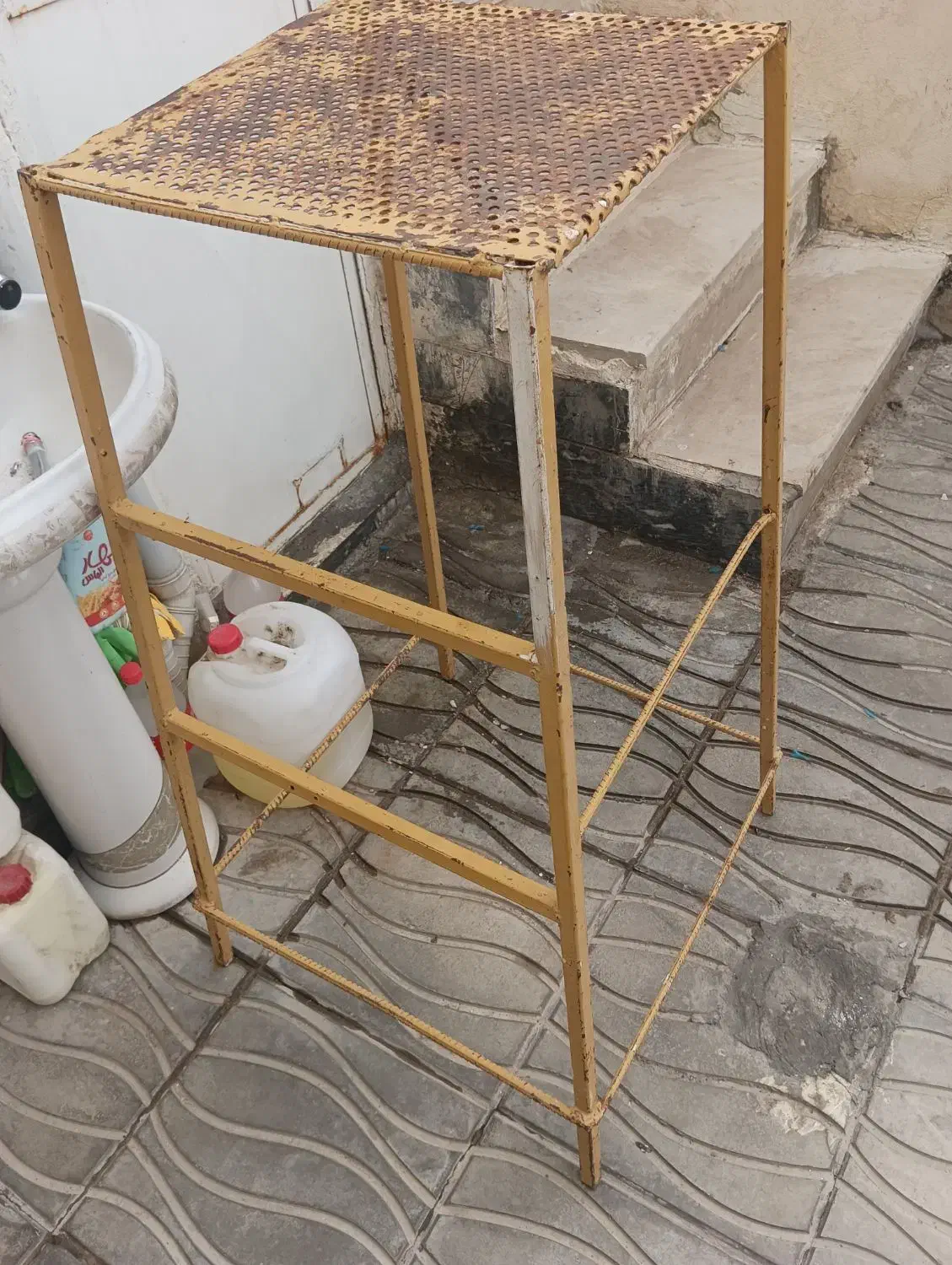 چهارپایه آهنی|صندلی و نیمکت|اردبیل, |دیوار