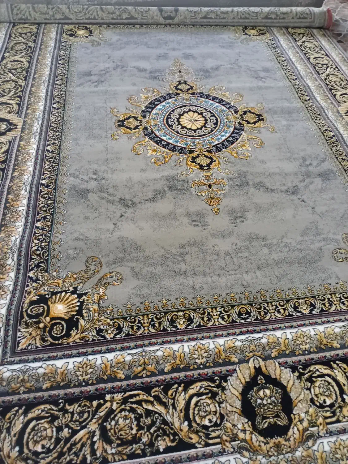 فروشگاه فرش وموکت عرشیا،کناره تشک پشتی نقدو اقساط|فرش|امیدیه, |دیوار