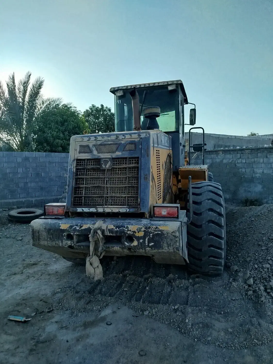 لودر|خودرو سنگین|رودخانه, |دیوار