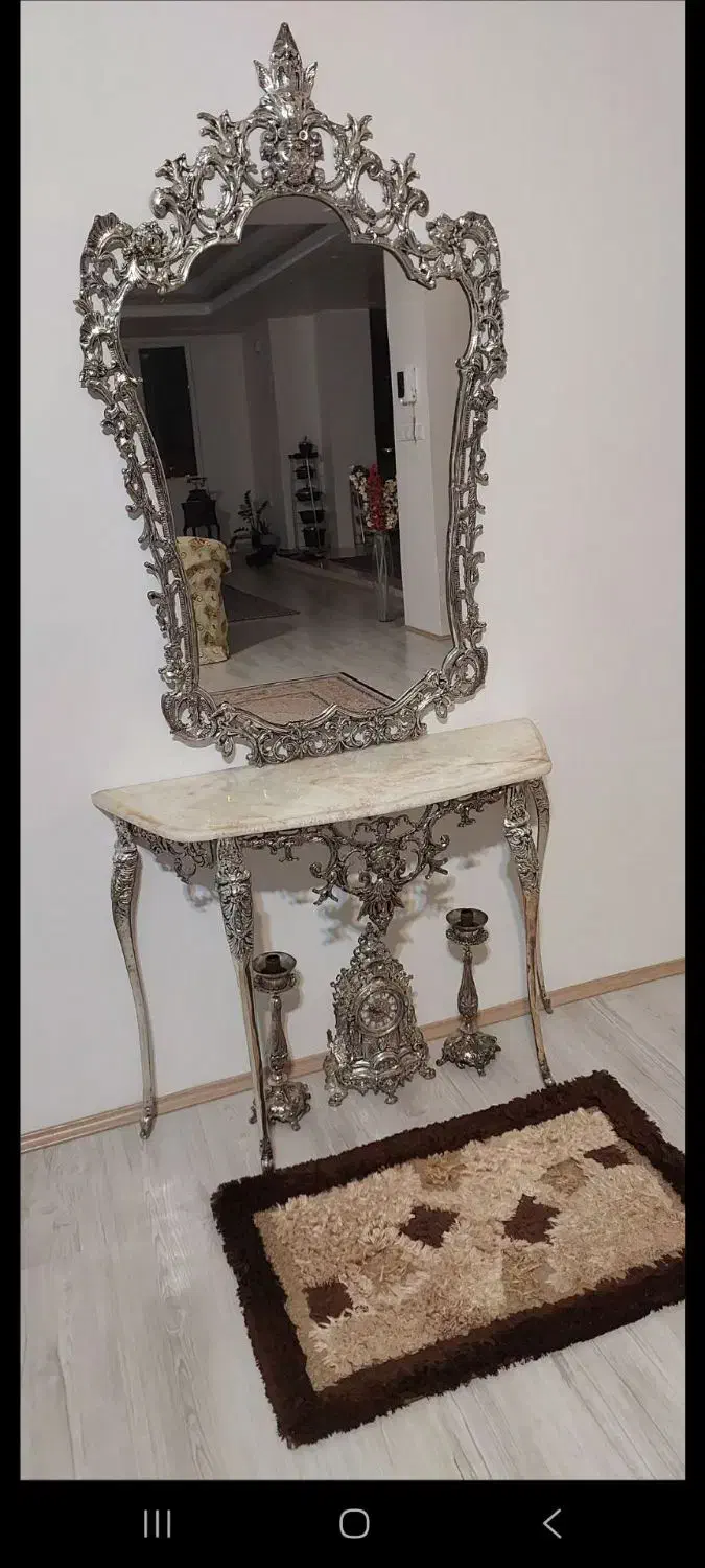 میز کنسول همراه ساعت و شمعدان|بوفه، ویترین، کنسول|خوی, |دیوار