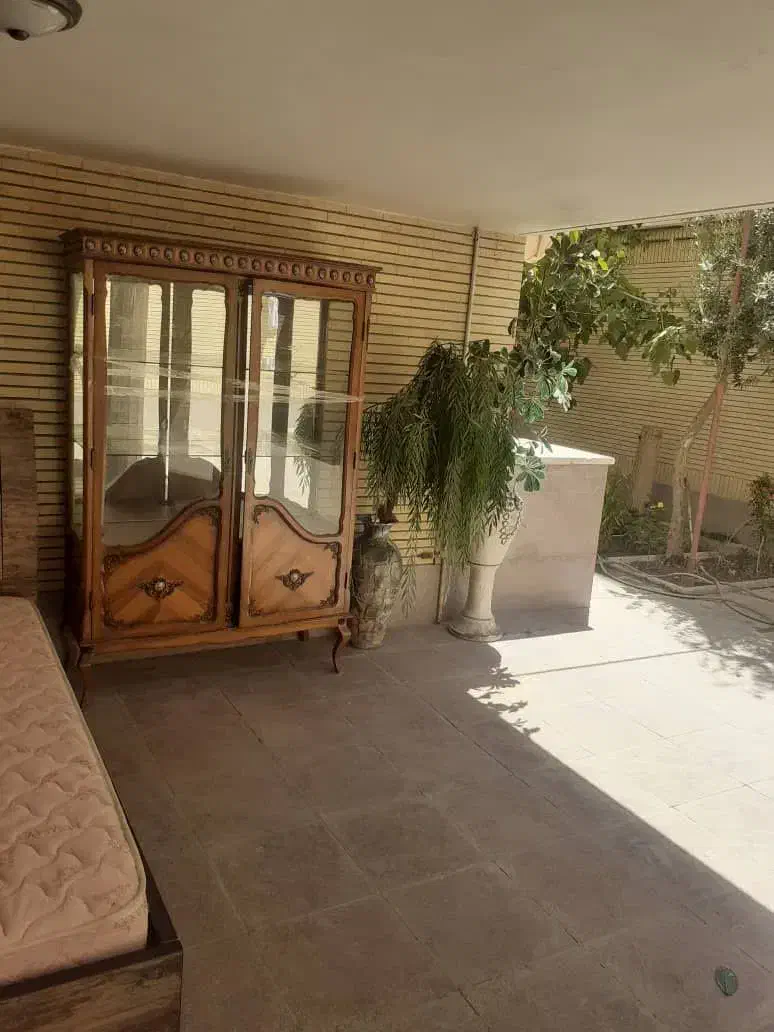 صندلی و کمد شیشه ای|مبلمان خانگی و میز عسلی|اصفهان, میرعماد|دیوار