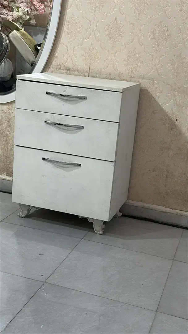 وسایل سالن زیبایی|آرایشگاه و سالن‌های زیبایی|ایذه, |دیوار