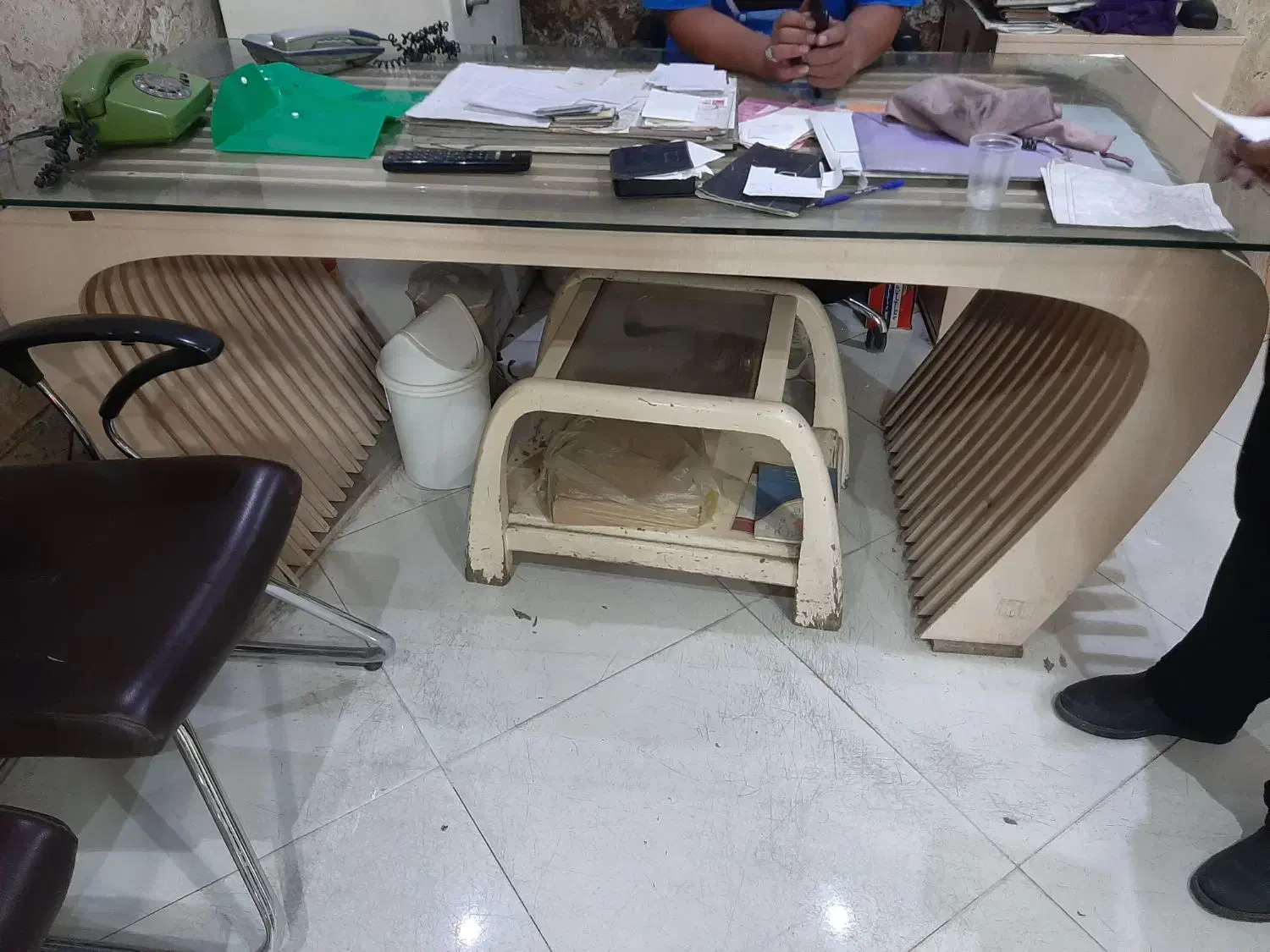 میزو صندلی|مبلمان اداری|شیراز, باغ تخت|دیوار