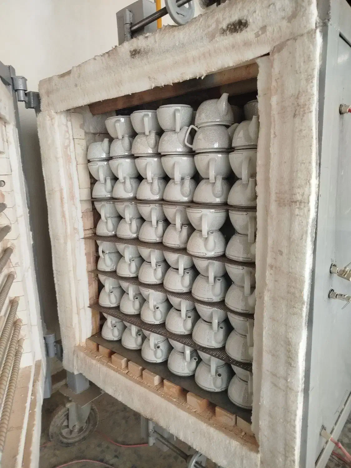 استخدام کارگر خانم جهت کارگاه چینی سازی|استخدام صنعتی، فنی، مهندسی|حبیب آباد, |دیوار