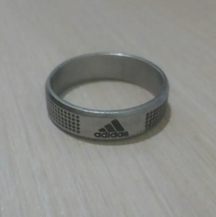 حلقه با طرح آدیداس|جواهرات|اصفهان, سرشبادران|دیوار