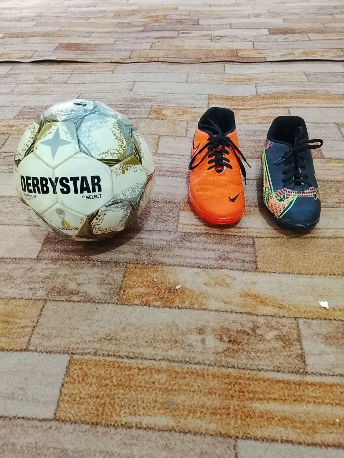 فوتبال وکفش ورزشی ۳۷و۳۵|تجهیزات ورزشی|باوی, |دیوار