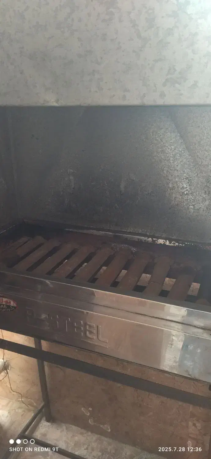 کباب پز ایستاده گازی پایه دار و دودکش دار در حد|اجاق گاز و لوازم برقی پختوپز|ارومیه, |دیوار