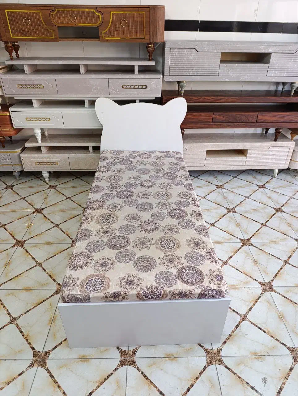 تخت و خواب یک نفره همراه تشک|تخت و سرویس خواب|مهاباد (آذربایجان غربی), |دیوار