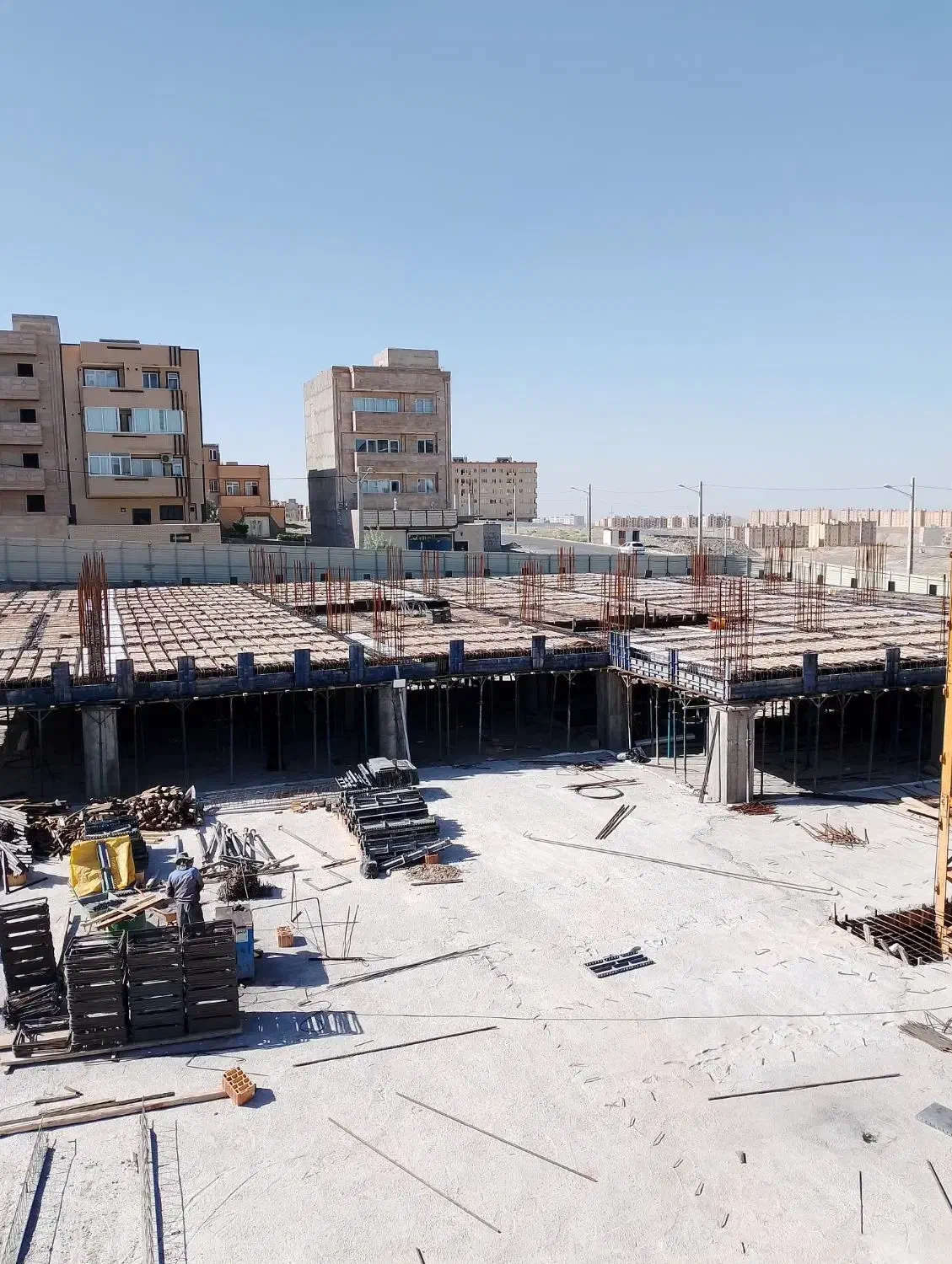 باسلام به چند نفر بتن آرمه کار نیازمندیم|استخدام معماری، عمران و ساختمانی|سهند, |دیوار