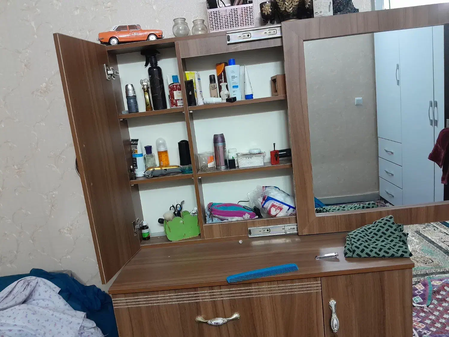 کمد دراور|جاکفشی، کمد، دراور|باغستان, |دیوار