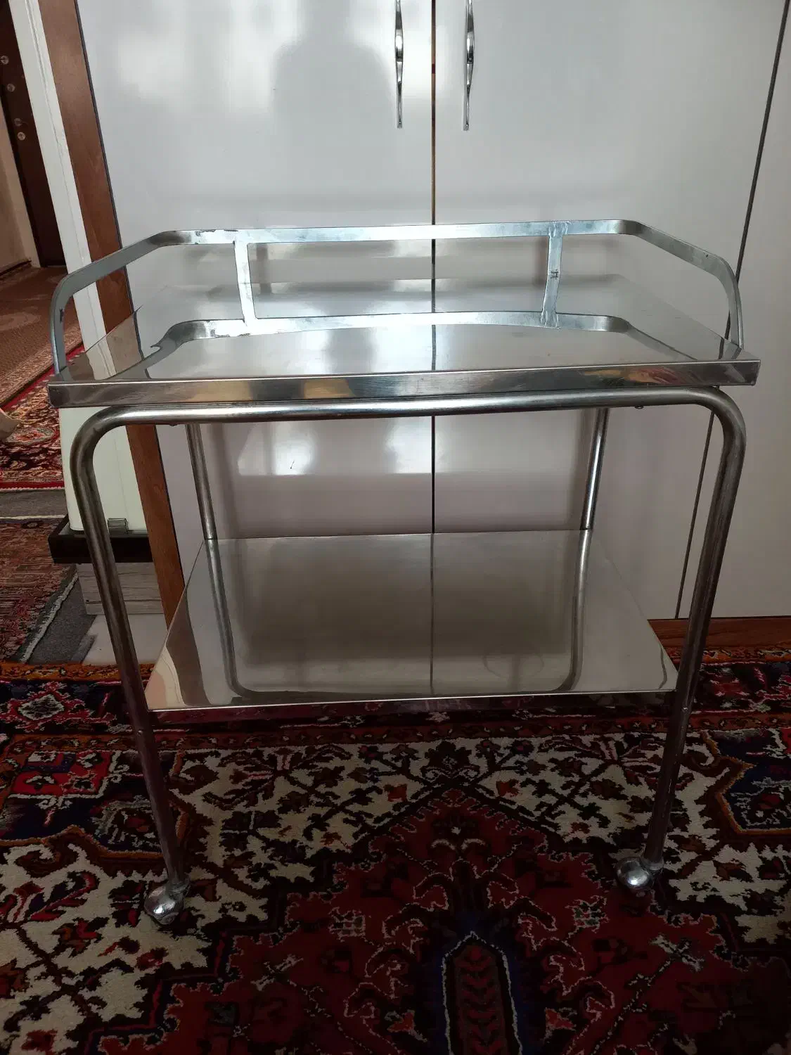 میز استیل دو طبقه قدیمی محکم|مبلمان خانگی و میز عسلی|تبریز, |دیوار