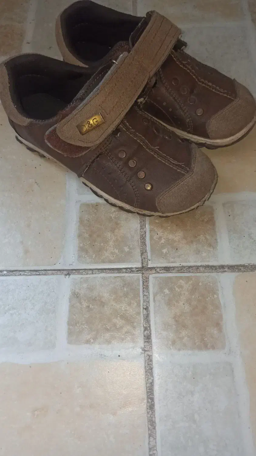 کفش نو|کیف، کفش، کمربند|اصفهان, شاهد|دیوار