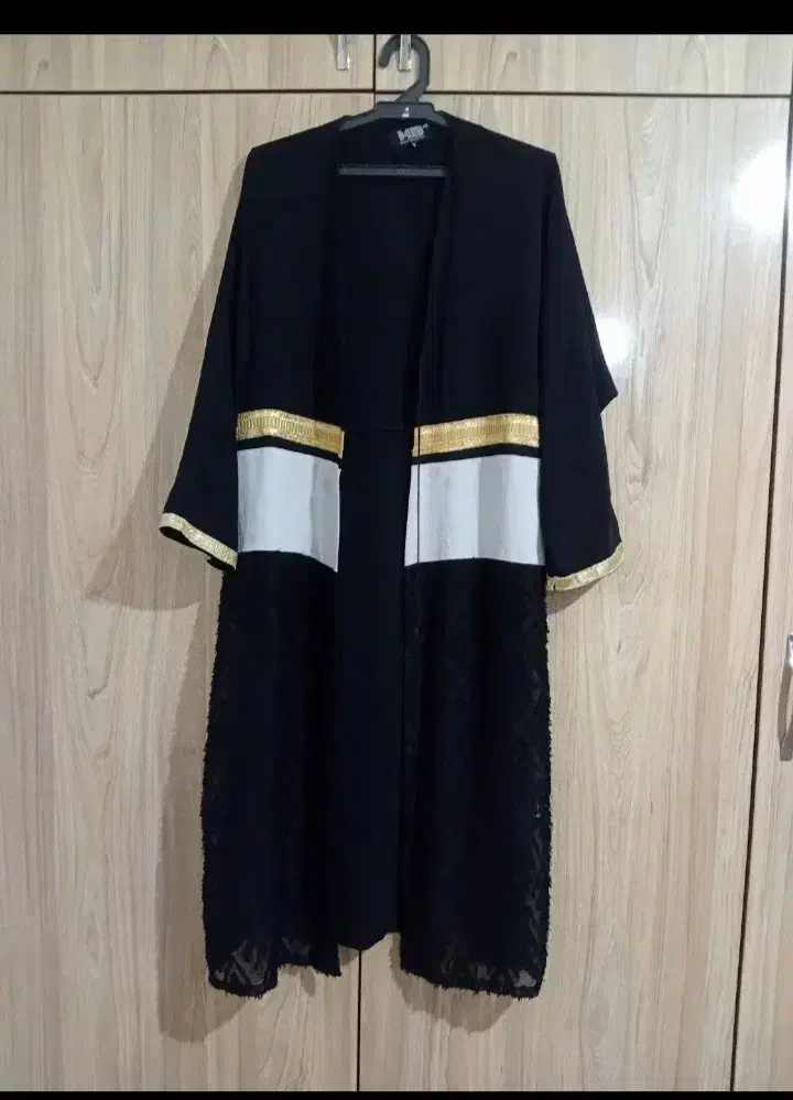 مانتو و کیف|لباس|رشت, عینک|دیوار