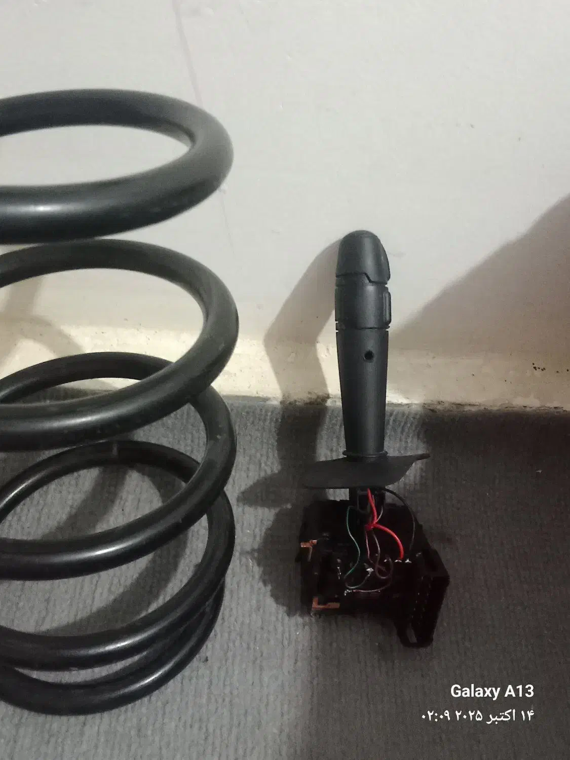 ۱عددکمک ویک فنر نو همراه کارتون ال۹۰.+دسته راهنما|قطعات یدکی و لوازم جانبی|ملایر, |دیوار