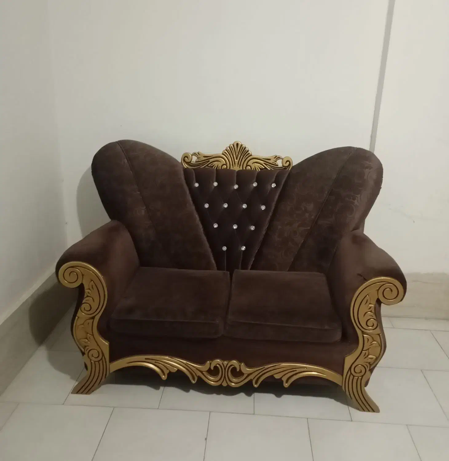 یک دست مبل به همراه میز عسلی|مبلمان خانگی و میز عسلی|گلپایگان, |دیوار