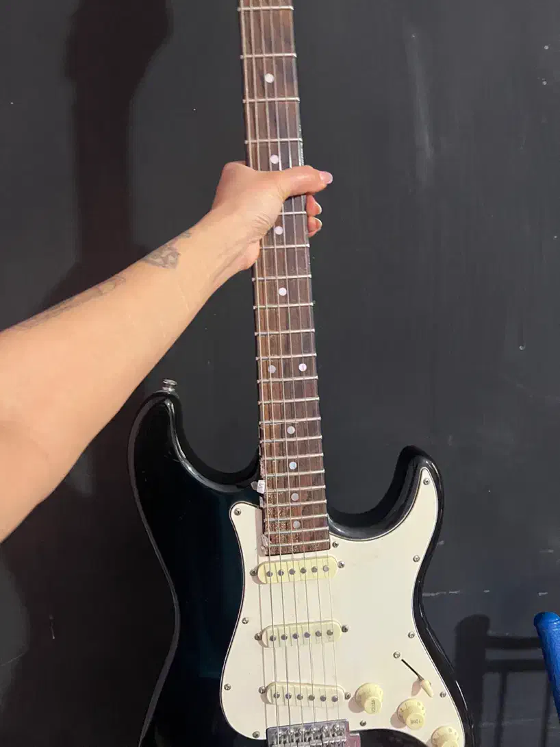 موسیقی|گیتار، بیس، امپلیفایر|بیرجند, |دیوار