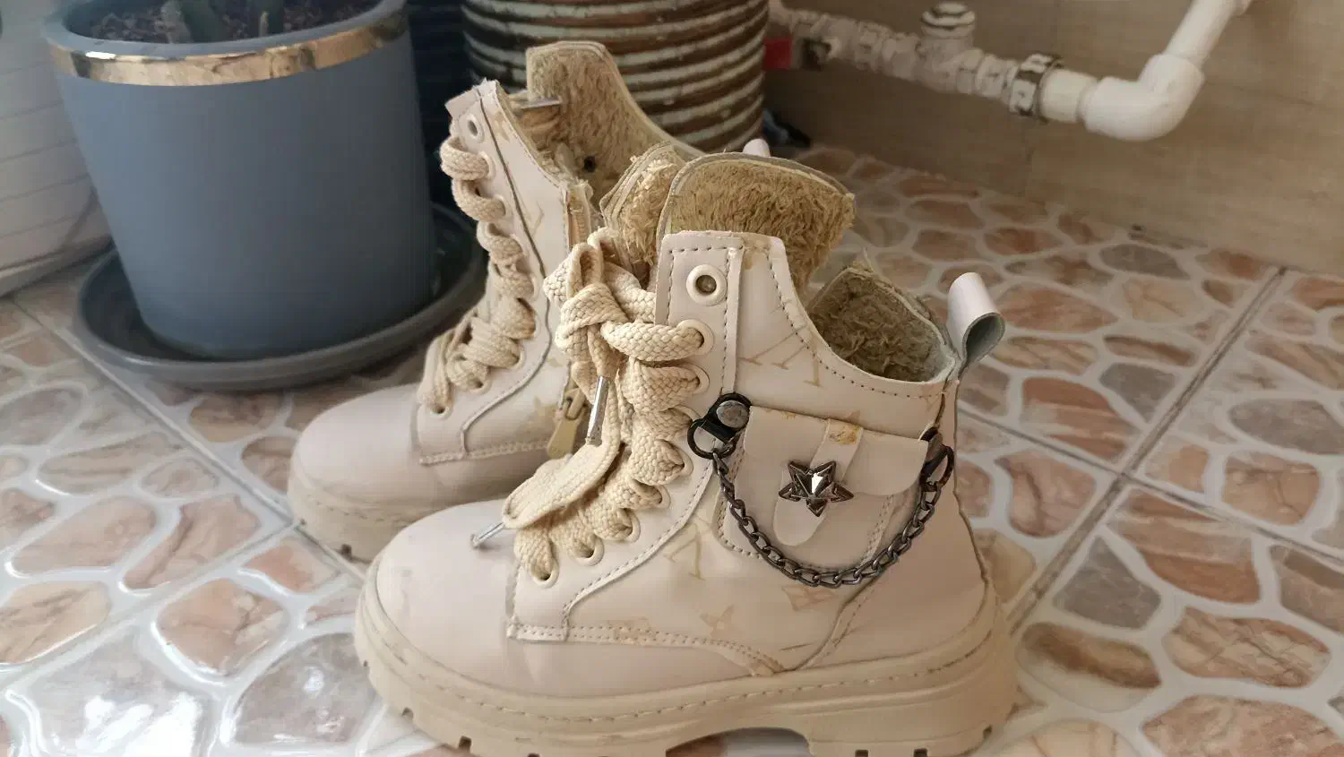 نیم بوت دخترانه در حد نو سایز 32|کفش و لباس بچه|قصرشیرین, |دیوار