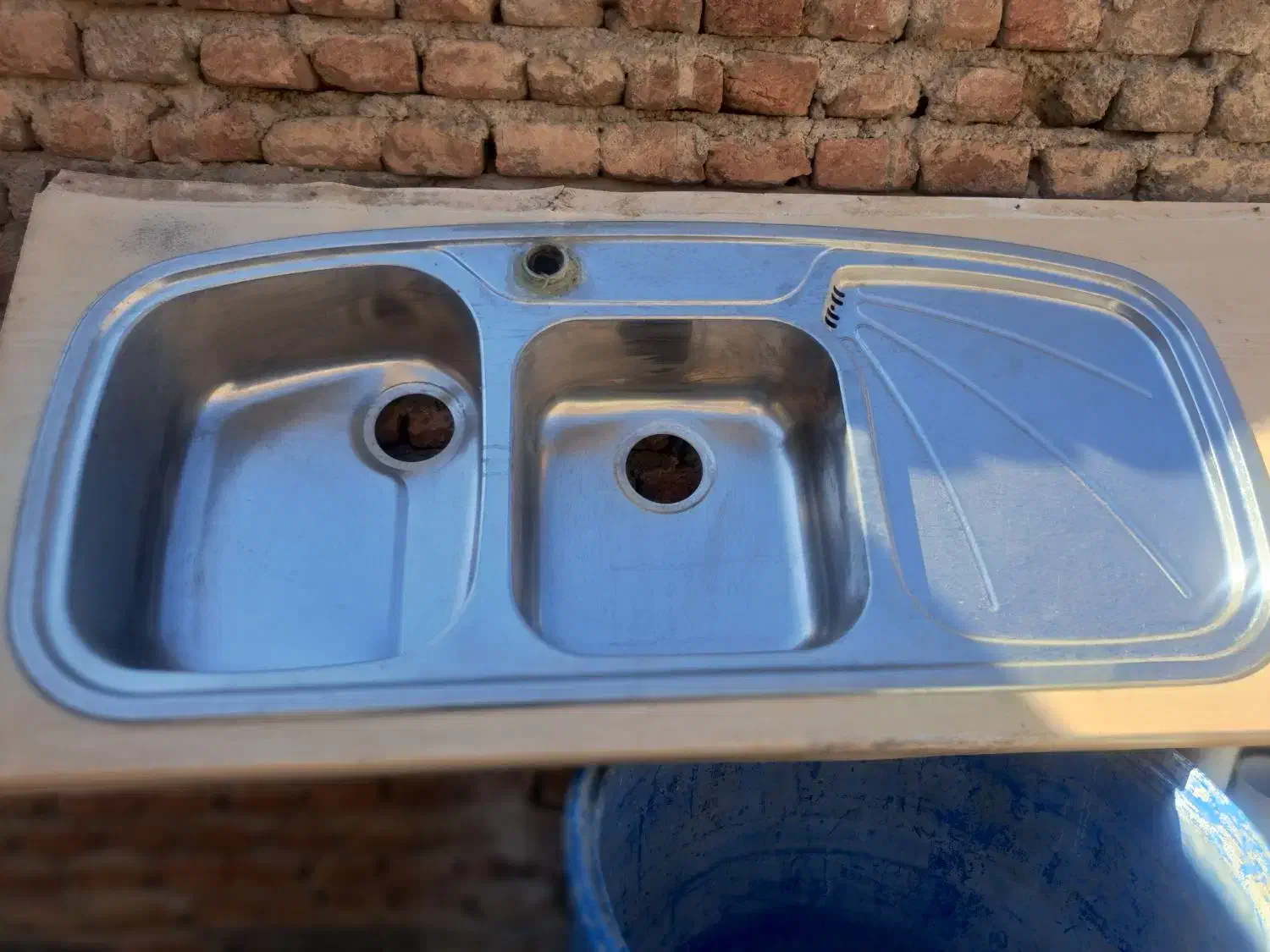 دو تا میز و ابچکان و سینک|آب‌چکان و نظم‌دهنده ظروف|آذرشهر, |دیوار