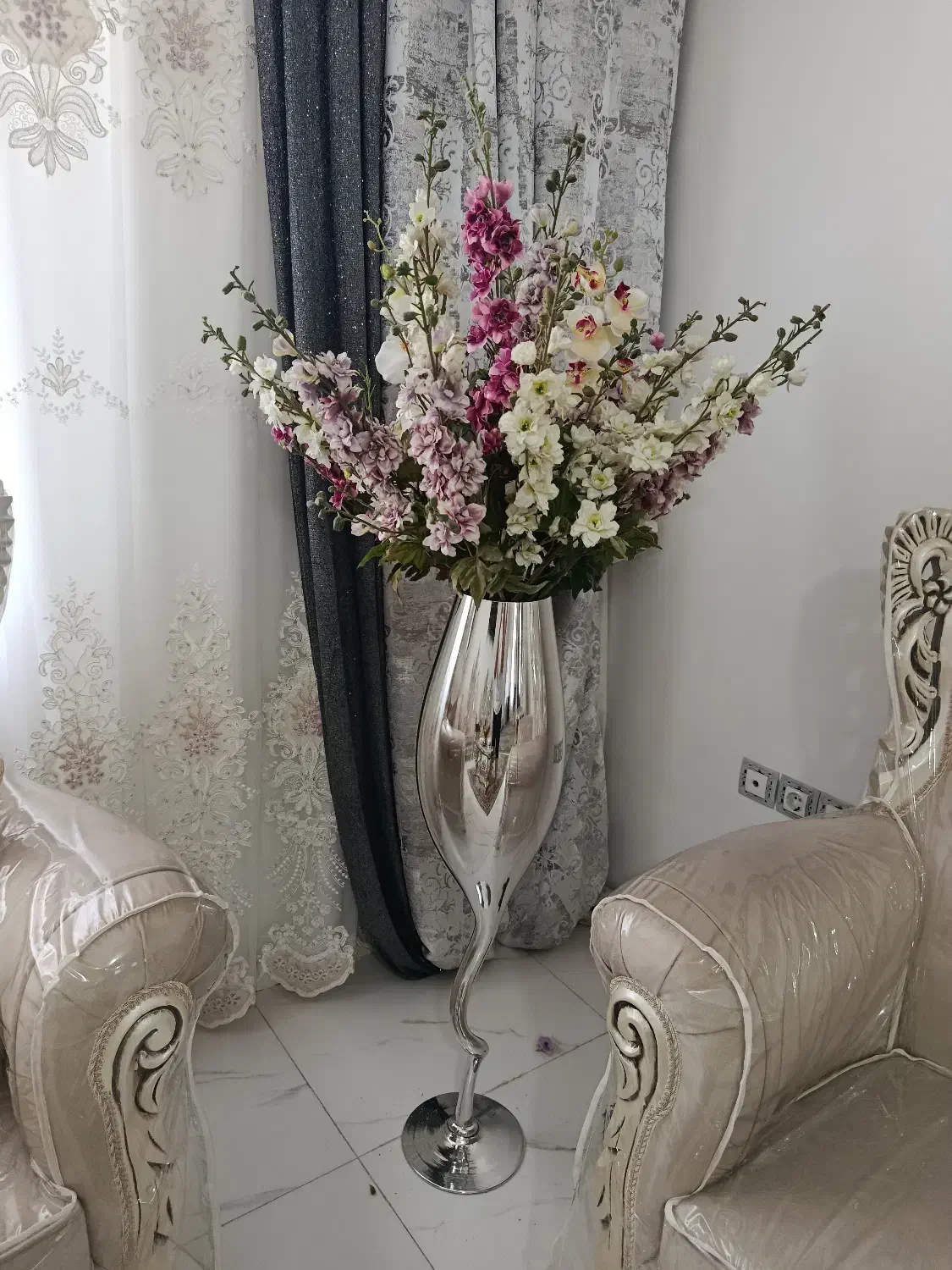 گل و گلدان 2000000میلیون تومان|صنایع دستی و سایر لوازم تزئینی|اقبالیه, |دیوار