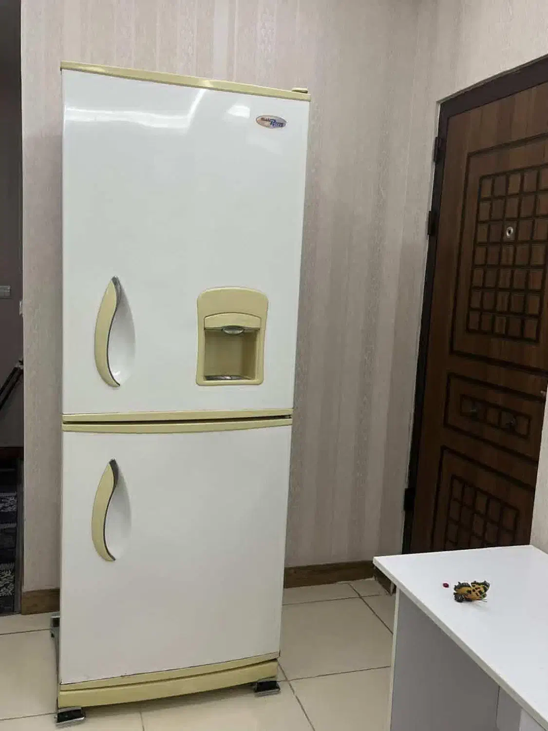 یخچال سفید|یخچال و فریزر|رشت, باهنر|دیوار