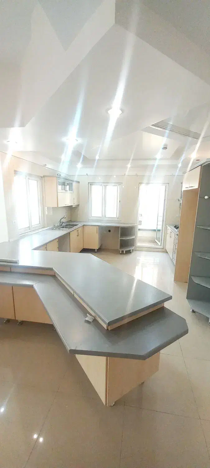 دنج ترین لوکیشن فرمانیه ۱۸۰ متر ۳ خواب ویو بینظیر