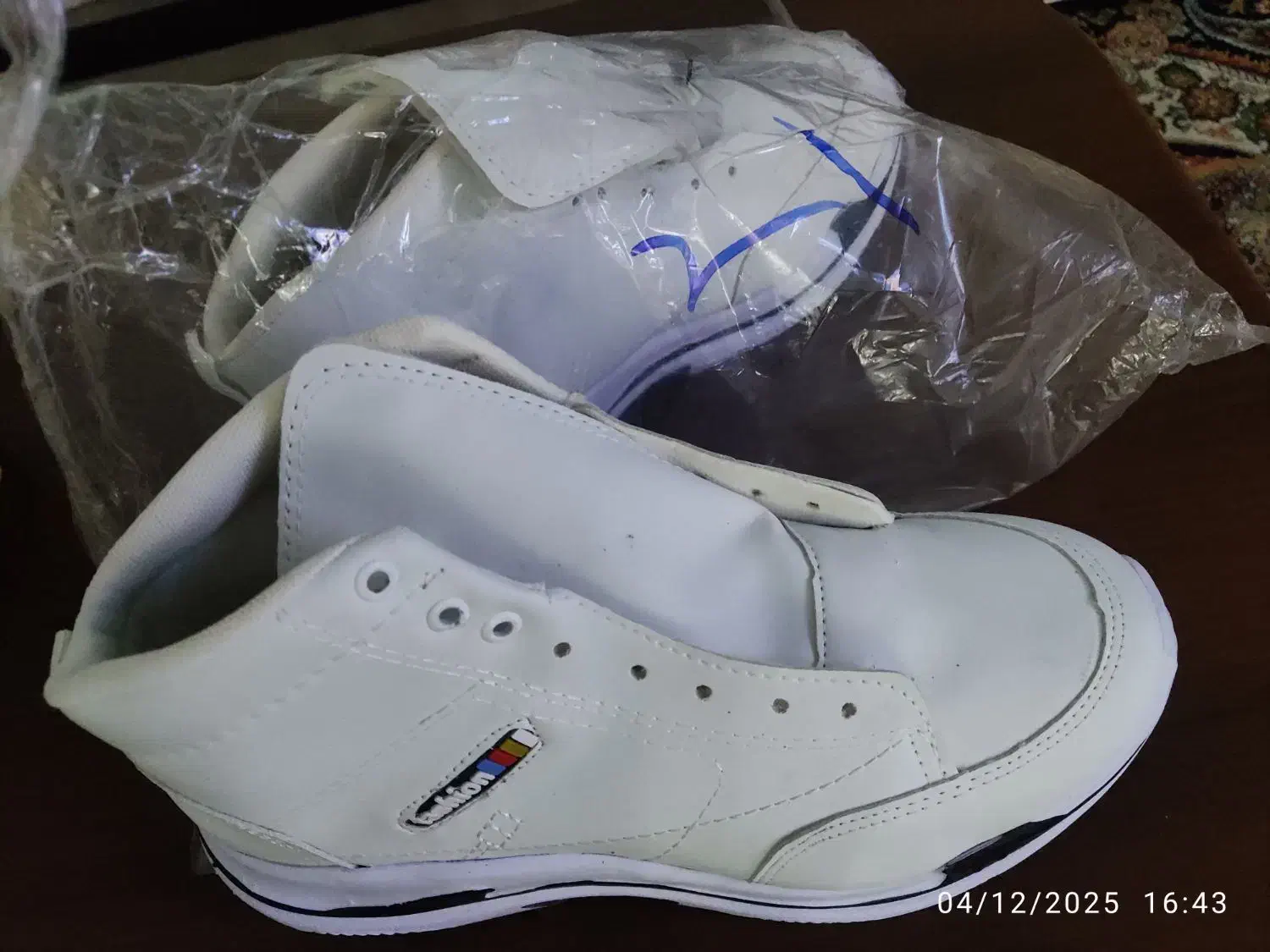 کفش ساق بلند|کیف، کفش، کمربند|آستارا, |دیوار