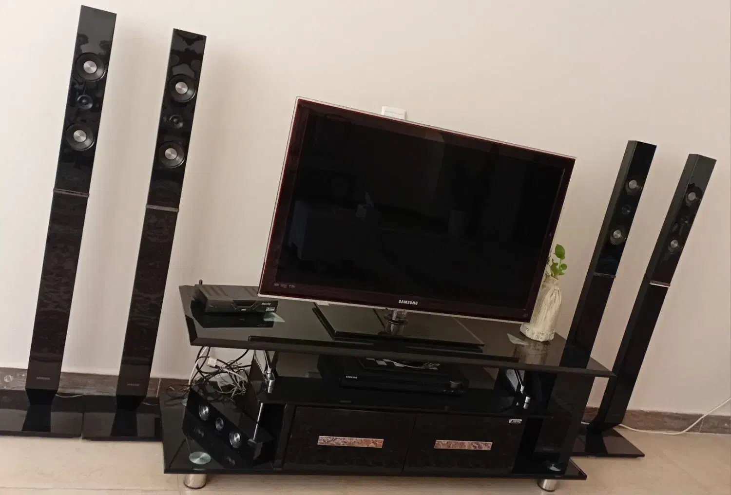 پکیج کامل تلویزیون + سینمای خانگی + میز TV|تلویزیون و پروژکتور|وحیدیه, |دیوار