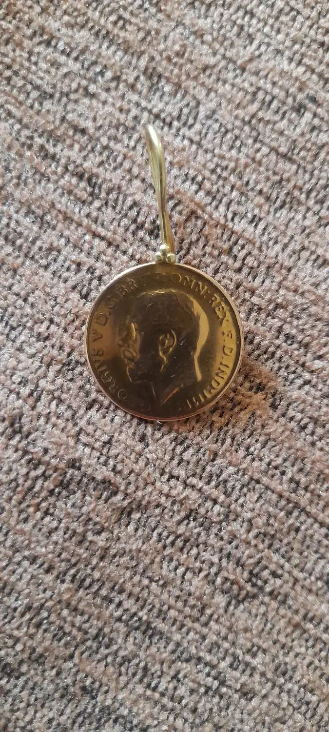 یک جفت گوشواره قدیمی ۱۷ عیار|جواهرات|اصفهان, باغ فدک|دیوار