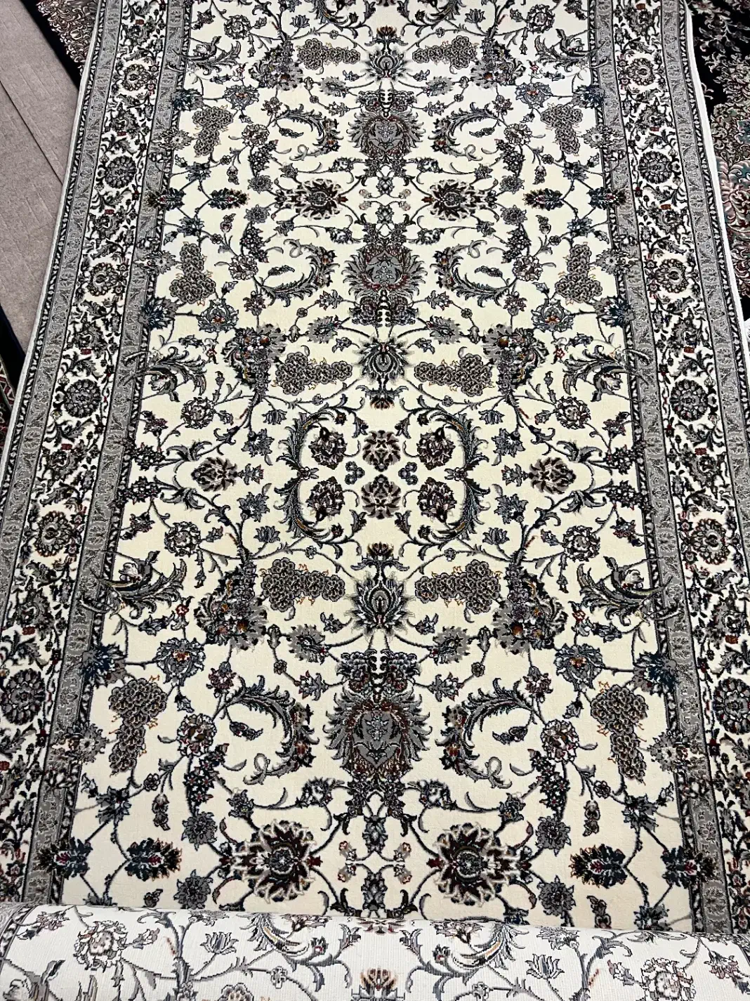 فرش کناره ماشینی متری نو نو۱۳۰×۳ متر (فقط پهن شده)|فرش|تهران, امیریه|دیوار