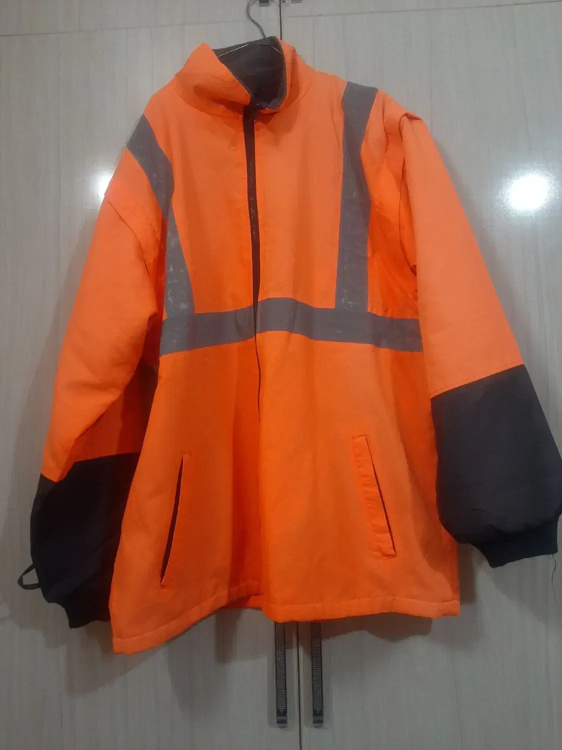 کاپشن|لباس|گلبهار, شهر جدید گلبهار|دیوار