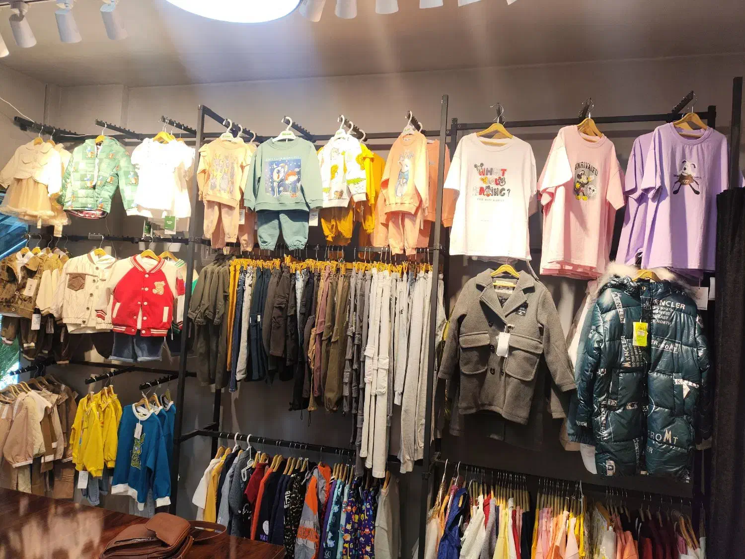 فروش عمده پوشاک زیر قیمت بازار|کفش و لباس بچه|یاسوج, |دیوار